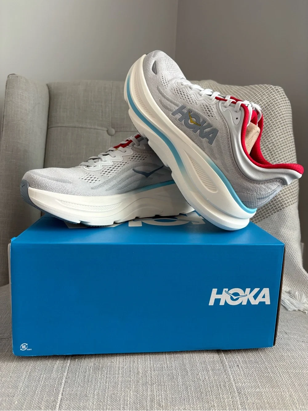 Hoka Women's Bondi 9 Light Gray Running Shoes with Red and Light Blue Accents